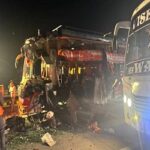 Accident : वोल्वो बस और ट्रक के बीच टक्कर, दर्दनाक सड़क हादसे में 5 लोगों की मौत, 15 घायल